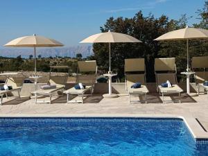 Bazén v ubytování Holiday Home Petra nebo v jeho okolí