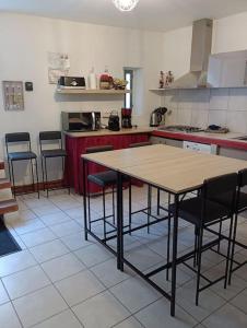 Kuchnia lub aneks kuchenny w obiekcie Coeur de Fitou : Maison de village atypique