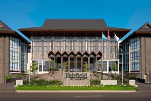 un edificio con un cartel delante en Fairfield by Marriott Belitung, en Tanjung Pandan