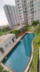 an overhead view of a swimming pool in a city at 2BR, 6 Mins walk BTS Wuttakat in Bangkok