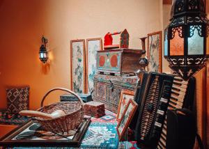 a room with a table with a piano and a basket at New Dap Hostel (in Grape Town) in Turfan