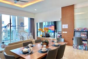 Χώρος καθιστικού στο TheShore LUXURY 4+1BR Penthouse/8-12pax/Pool Table/DirectToMall/Jonker 10min