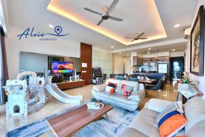 Χώρος καθιστικού στο TheShore LUXURY 4+1BR Penthouse/8-12pax/Pool Table/DirectToMall/Jonker 10min