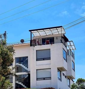 a building with a balcony on the top of it at Living-Guatavita, Apartamento Completo in Guatavita