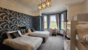 Llit o llits en una habitació de Hotel Rudyard