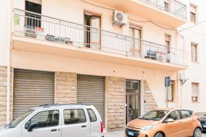 two cars parked in front of a building at Matlis in Alghero