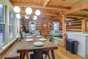 Gallery image of Pet-Friendly Ohio Cabin with Deck, Grill and Fire Pit! in Seaman