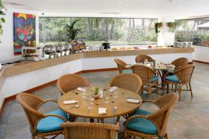 ห้องอาหารหรือที่รับประทานอาหารของ Estelar Santamar Hotel & Centro De Convenciones