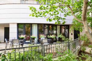 Κήπος έξω από το Studio pour séjours d’affaires à La Défense