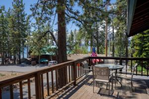 Billede fra billedgalleriet på Cozy 3BDR - 1 Minute to the Beach! i Tahoe Vista