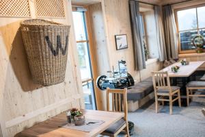 Ruang duduk di GLOCKNERALM - HIKING- and SKIHOTEL exklusively accessible by cable car