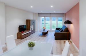 TV a/nebo společenská místnost v ubytování Apartamentos La Albarca