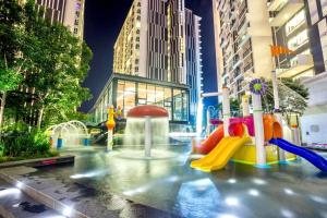 Πισίνα στο ή κοντά στο TheShore LUXURY 4+1BR Penthouse/8-12pax/Pool Table/DirectToMall/Jonker 10min