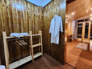Fotografie z fotogalerie ubytování Gadegal Homestay Narkanda - Rooms & Pahadi Café v destinaci Šimla + 37 fotografií
