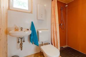 a bathroom with a toilet and a sink at Seebär in Ueckeritz