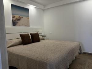 מיטה או מיטות בחדר ב-Apartamento del Sol Rosa