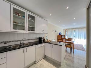 Køkken eller tekøkken på Casa Coração de Viana - Near the Beach Apartment