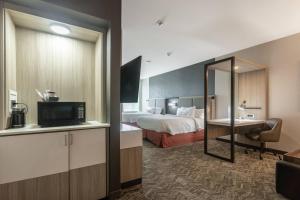 Postel nebo postele na pokoji v ubytování SpringHill Suites by Marriott Stillwater