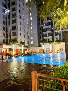 a large swimming pool in the middle of a building at Cozy Stay at Shaftsbury Residences by SNS HOMES in Cyberjaya