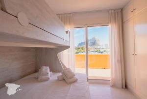 Łóżko lub łóżka w pokoju w obiekcie CostaBlancaDreams Casa Colari 4 in Calpe