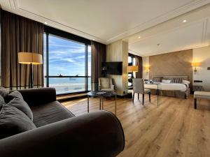 Posezení v ubytování Hotel Bahía + 37 fotografií