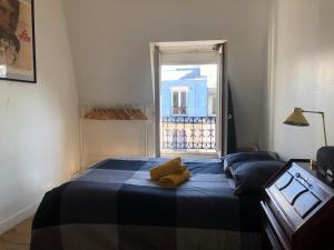 Postel nebo postele na pokoji v ubytování 2 pièces sous les toits 6 personnes calme lumineux équipé