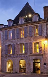 a large stone building with many windows on it at Le Pavillon Saint-Martin in Souillac +61 photos