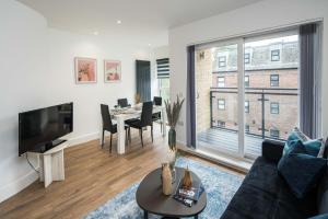 a living room with a couch and a table at BethnalGreen Apartments by Sleepy in London