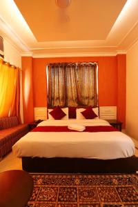 Postel nebo postele na pokoji v ubytování The Hotel Vagmi DLF Gurugram