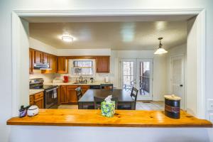 Gallery image of Pet-Friendly Roanoke Home with Fire Pit and Grill! in Roanoke