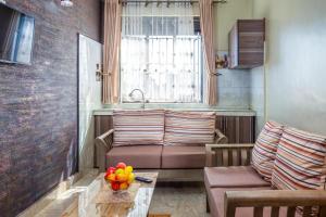 Keba Xpress Hotel - Entebbe的休息区