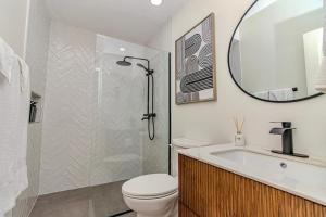 Gallery image of Luxury DreamCondo Bromptons in Kingston