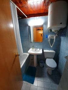 a bathroom with a toilet and a sink and a tub at Altissim Lake Placid in Pas de la Casa