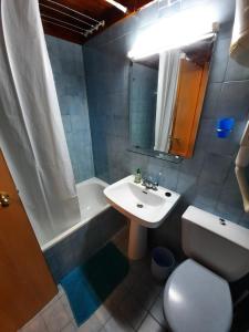 a bathroom with a sink and a tub and a toilet at Altissim Lake Placid in Pas de la Casa