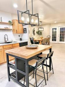 a kitchen with a large wooden table and chairs at New Relaxing Family Home - Perfect Choice in Great Neighborhood - Spacious in San Antonio