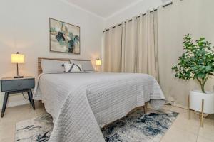 Gallery image of Luxury DreamCondo Bromptons in Kingston