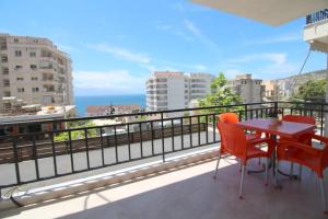 Rõdu või terrass majutusasutuses Franci Apartments 2