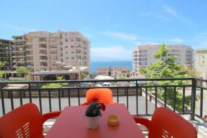 Rõdu või terrass majutusasutuses Franci Apartments 2 +8 fotot