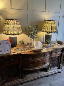 a table with two lamps on top of it at The White Lion Hotel in Upton upon Severn