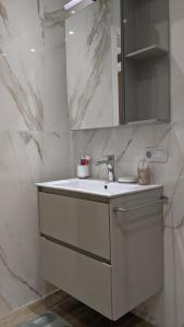 Ένα μπάνιο στο Lux 2 Central Apartment with Garage +19 φωτογραφίες