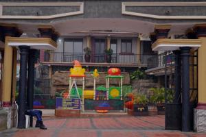 Keba Xpress Hotel - Entebbe的儿童游玩区