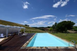 Бассейн в Resort Il Gallo Senone или поблизости