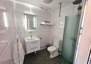 Koupelna v ubytování GEG Hotel