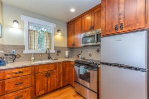 Η κουζίνα ή μικρή κουζίνα στο Cumberland Bungalow walking distance to downtown +7 φωτογραφίες