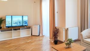 Μια τηλεόραση ή/και κέντρο ψυχαγωγίας στο FilinHome Brankovica Suite