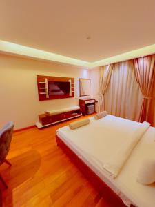 Granada Hotel客房内的一张或多张床位