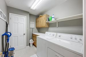 Φωτογραφία από το άλμπουμ του Less Than 1 Mi to Marina Ford Mountain Retreat with Deck σε Lake Toxaway +29 φωτογραφίες