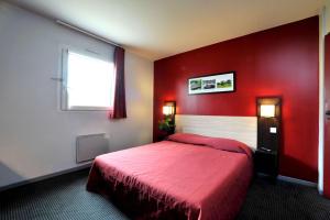 Postel nebo postele na pokoji v ubytování Brit Hotel St-Quentin/Nord