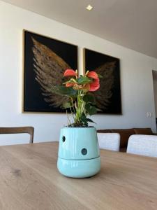 a vase on a table with a flower in it at Olivo Apartment HP - Sur in Mexico City