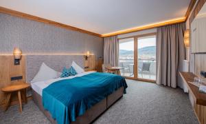 Rúm í herbergi á Hotel Königgut